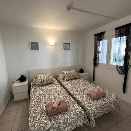 Casa Perdy, Beautiful 1 Bedroom With Communal Pool Tias